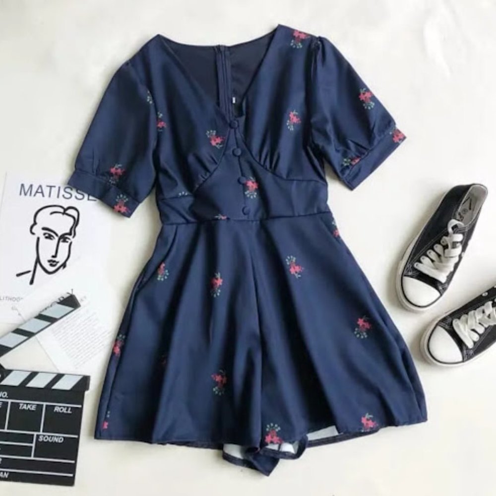 Vintage style romper | Size L (fits like US Medium) | Navy with floral print